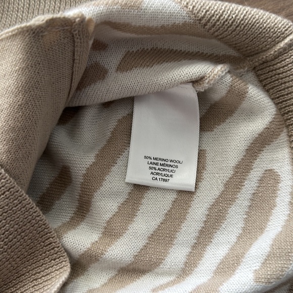 Banana Republic cream and white colour zebra pattern cardigan size S. worn 1x - Picture 4 of 7